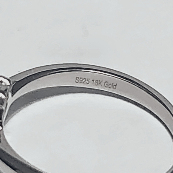 1.00 ct VVS1 - D Solitaire Oval Moissanite  Engagement Ring NEW Certificate - Picture 7 of 12